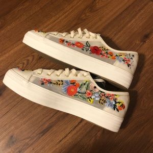Keds Triple Kick Mesh Embroidered sneakers never worn!